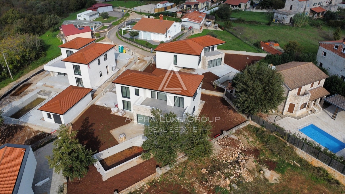 Istra, Sv. Lovreč, Moderna visokokakovostna vila z bazenom in sredozemskim vrtom