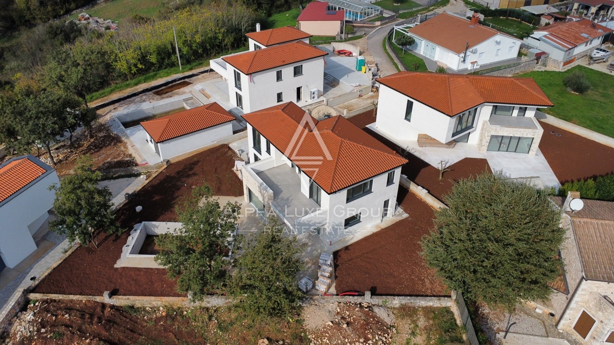 Istra, Sv. Lovreč, Moderna visokokakovostna vila z bazenom in sredozemskim vrtom