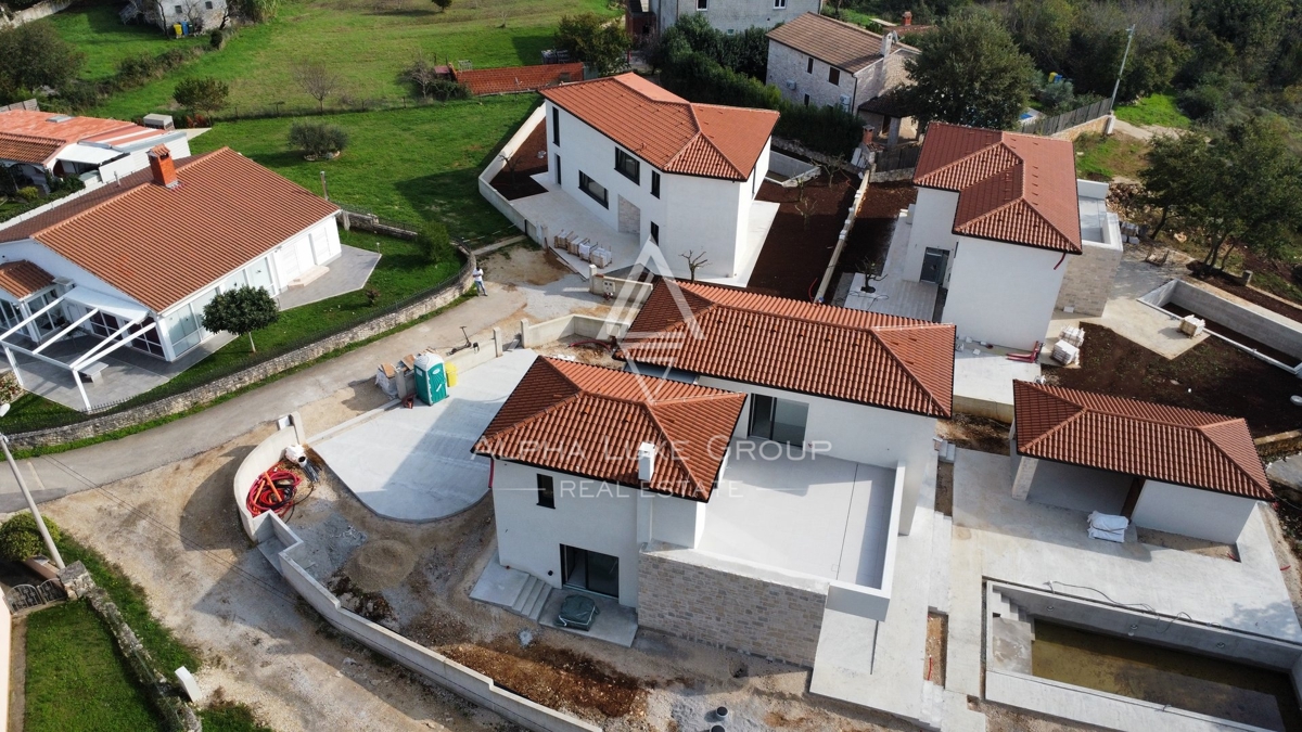 Istra, Sv. Lovreč, Moderna visokokakovostna vila z bazenom in sredozemskim vrtom