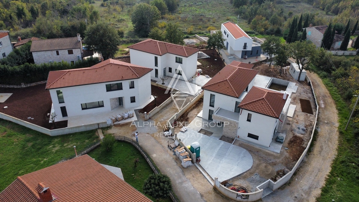Istra, Sv. Lovreč, Moderna visokokakovostna vila z bazenom in sredozemskim vrtom