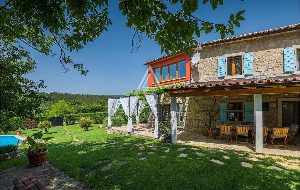 Istra, Buzet – Očarljiva rustikalna vila z bazenom in prostornim vrtom