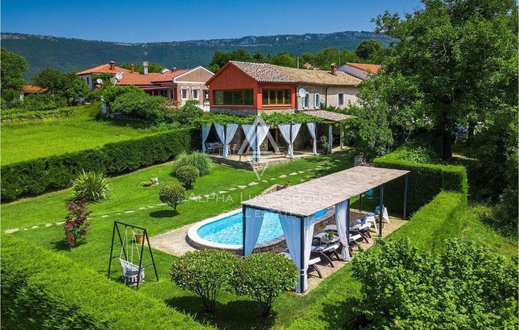 Istra, Buzet – Očarljiva rustikalna vila z bazenom in prostornim vrtom