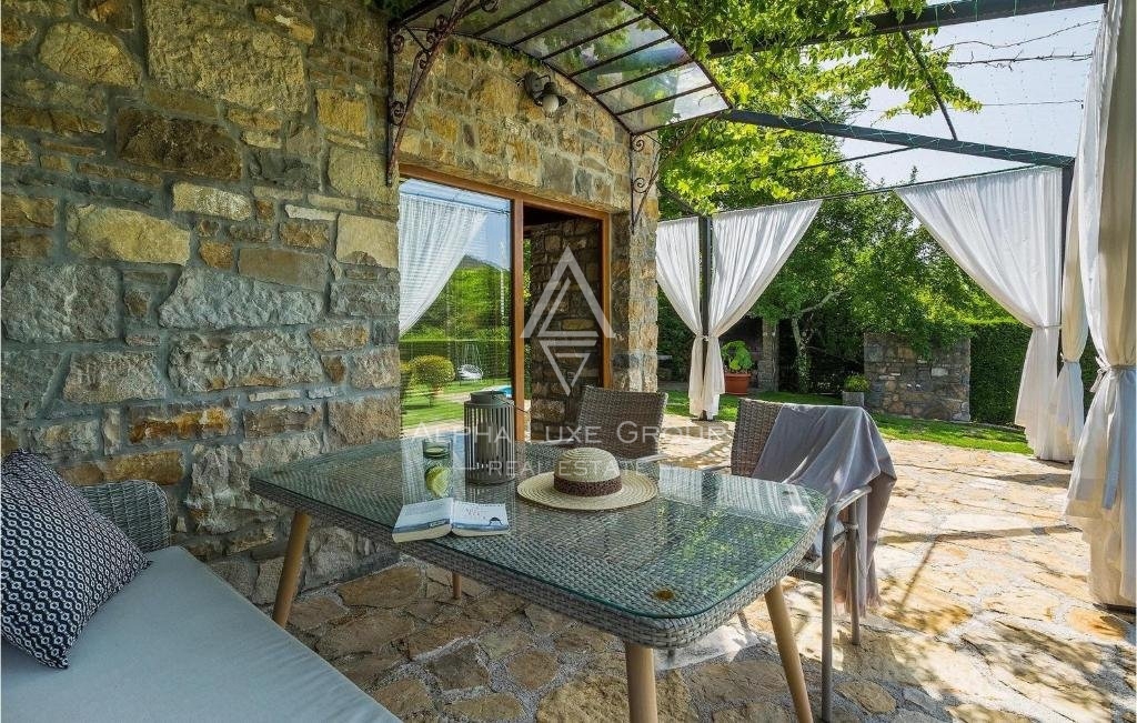 Istra, Buzet – Očarljiva rustikalna vila z bazenom in prostornim vrtom