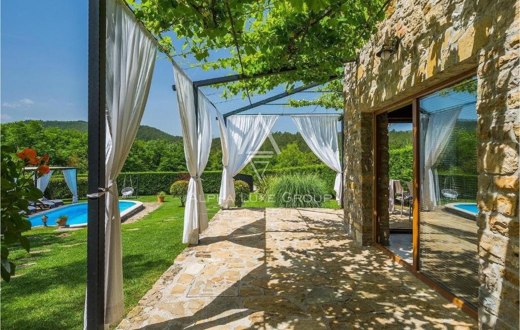Istra, Buzet – Očarljiva rustikalna vila z bazenom in prostornim vrtom