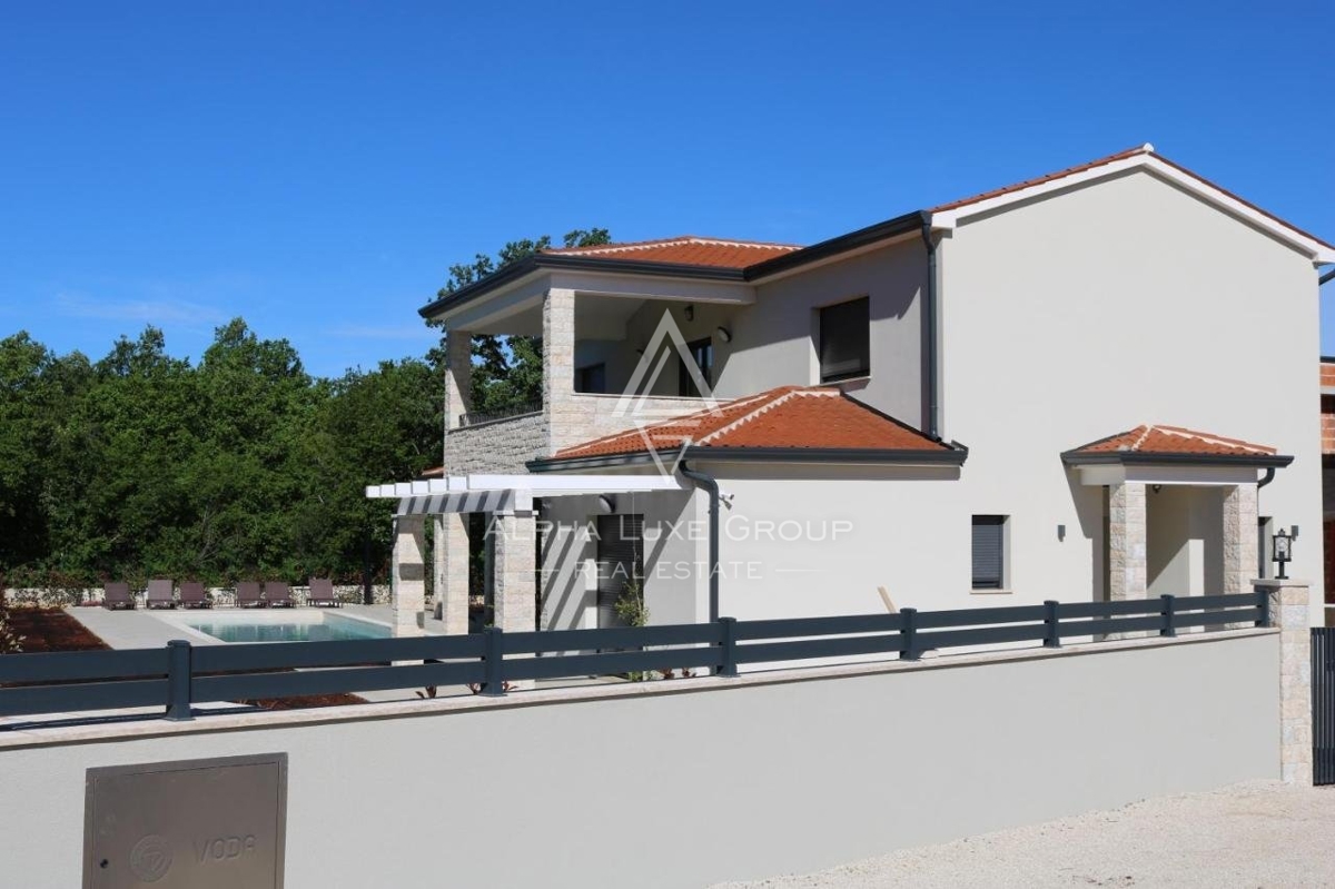 LEPA NOVA HIŠA V BLIŽINI CENTRA POREČA