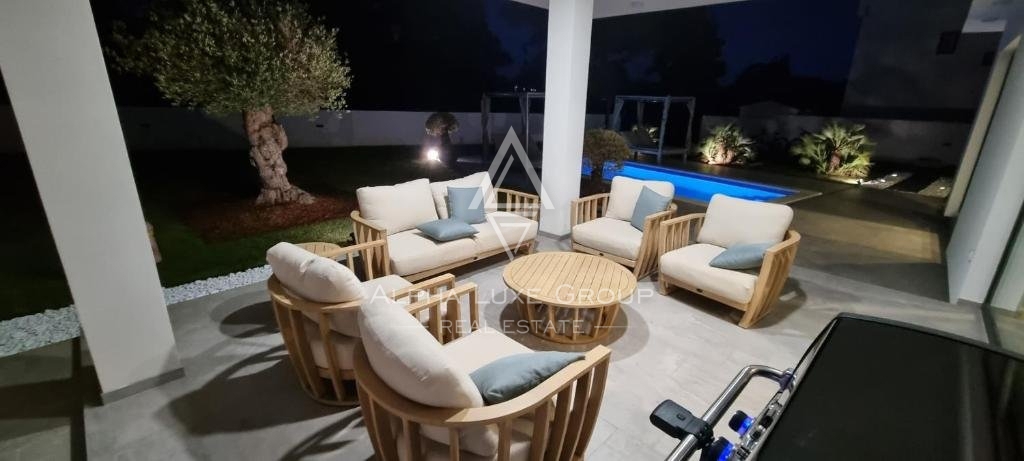 Svetvinčenat, Istra - Stilna vila z bazenom v zelenem miru