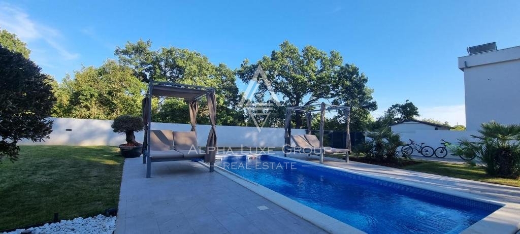 Svetvinčenat, Istra - Stilna vila z bazenom v zelenem miru