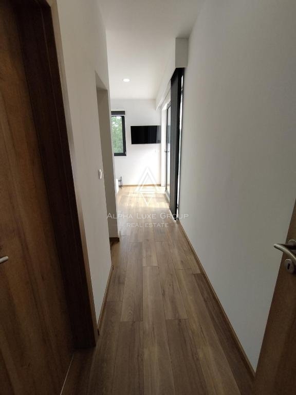 Svetvinčenat, Istra - Stilna vila z bazenom v zelenem miru