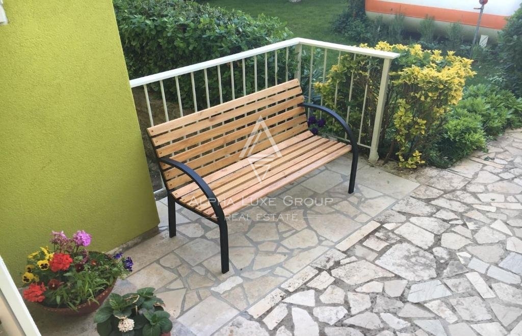 Pula, Istra: Prostorna družinska hiša v Valdebeku z bazenom