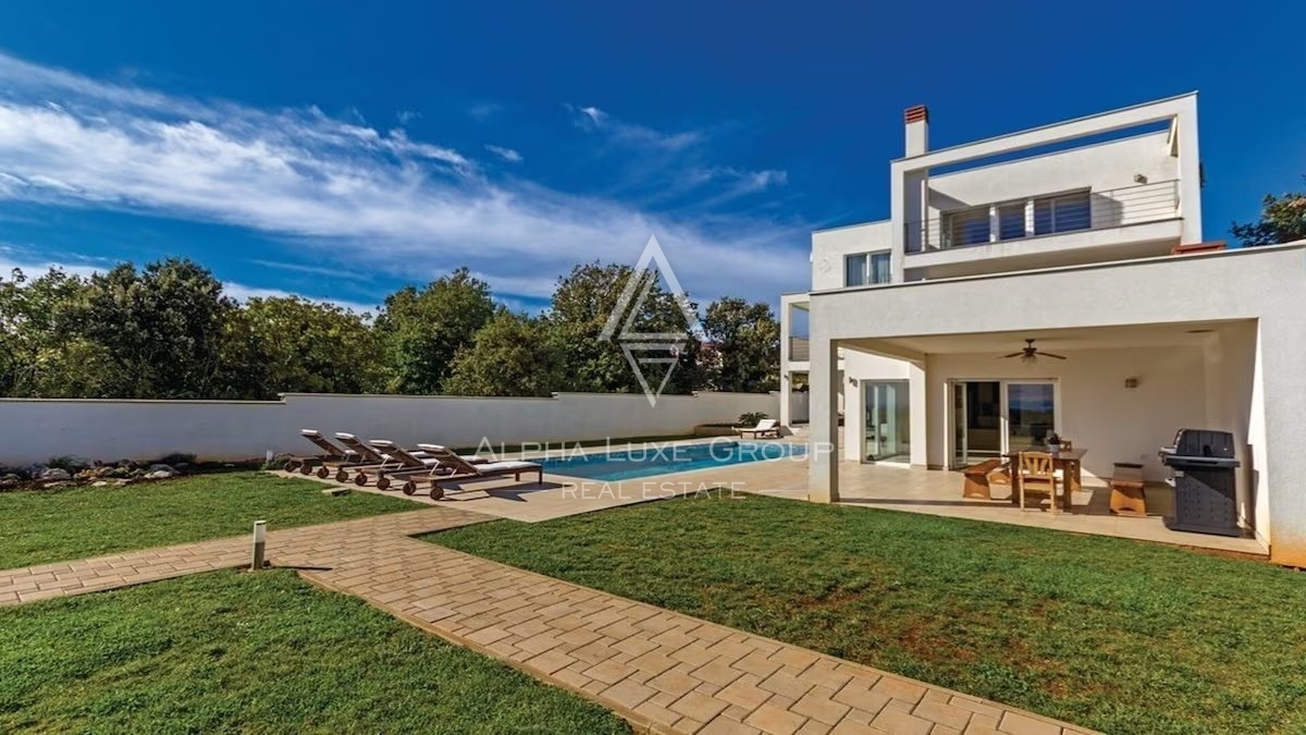 Razkošna vila v Ližnjan, Istra: Mirno obmorsko življenje