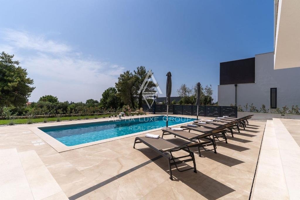 Poreč, Istra - Moderna Vila z Osupljivim Pogledom na Morje