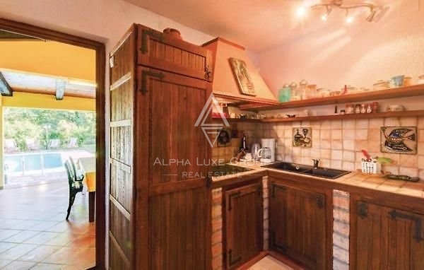 Odkrijte čar Istre, Loborika - Sublimna vila za družinsko spokojnost