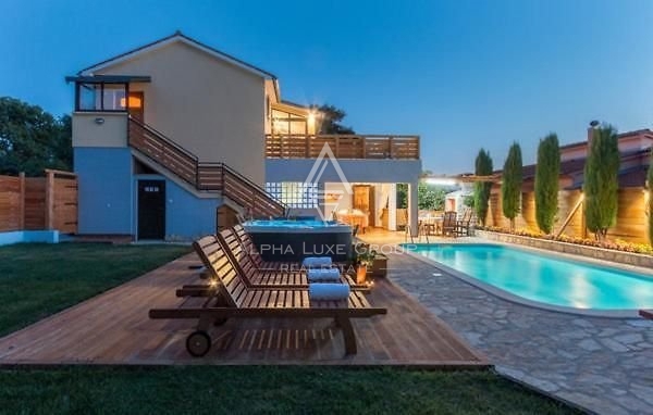 Odkrijte čar Istre, Loborika - Sublimna vila za družinsko spokojnost