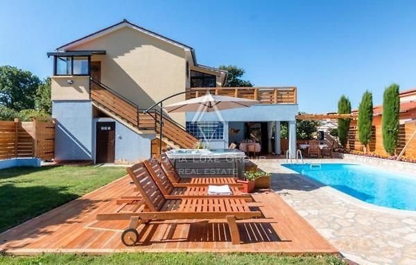 Odkrijte čar Istre, Loborika - Sublimna vila za družinsko spokojnost