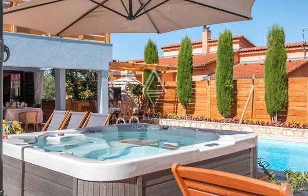 Odkrijte čar Istre, Loborika - Sublimna vila za družinsko spokojnost
