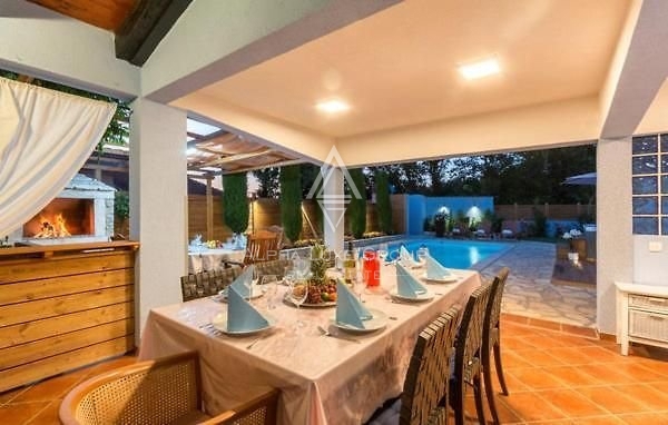 Odkrijte čar Istre, Loborika - Sublimna vila za družinsko spokojnost