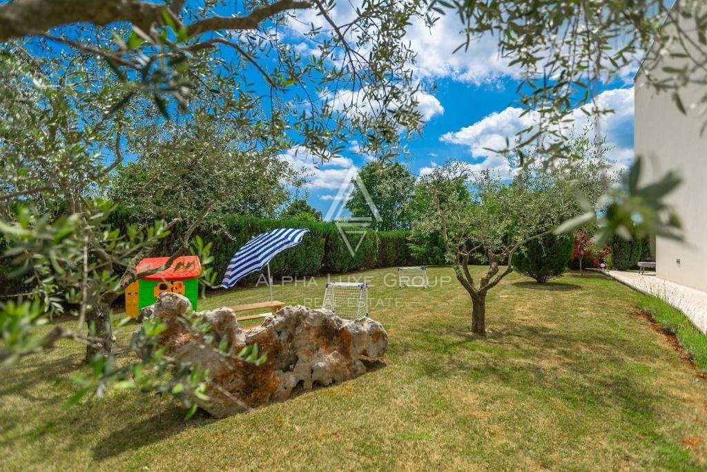 Istra, Žminj – Izjemna vila z notranjim bazenom in wellness oazo naprodaj