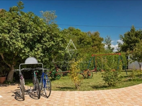 Poreč - Razkošna Hiša s Zasebnim Bazénom Naprodaj