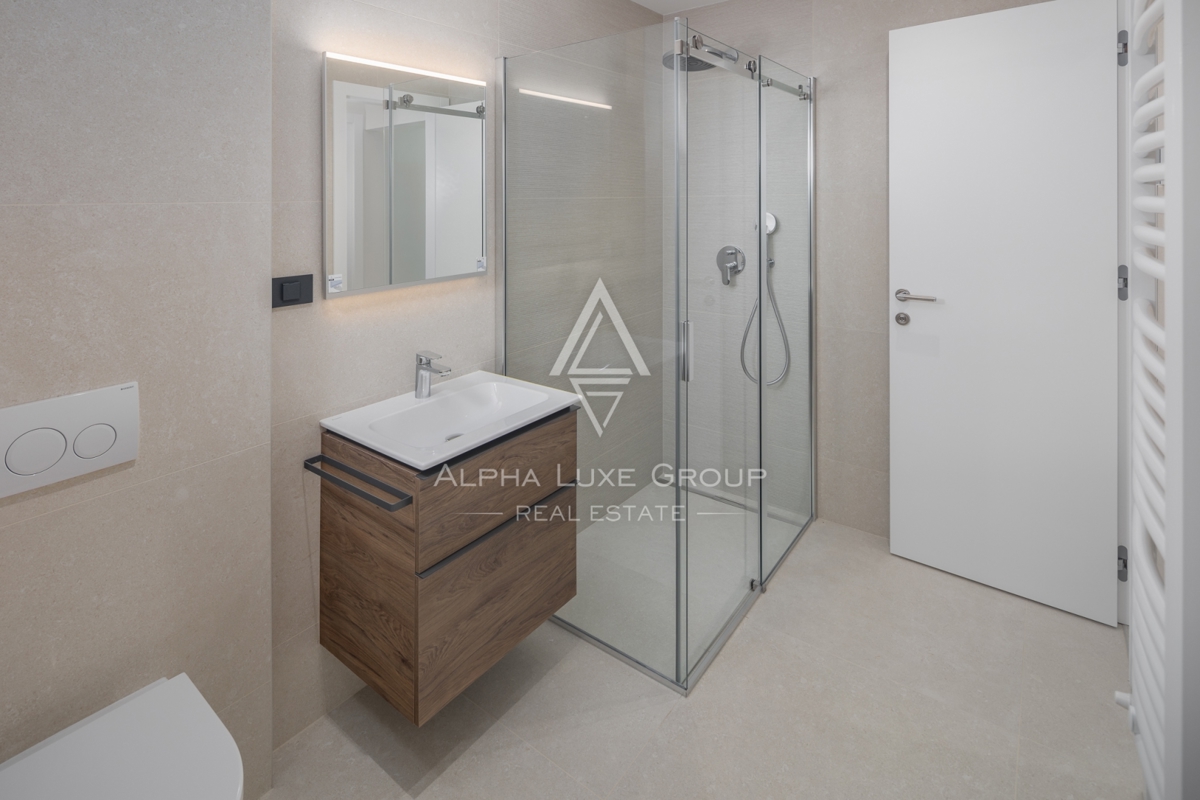 Prostorno stanovanje v novi stavbi s pogledom na morje, Rovinj, ISTRA