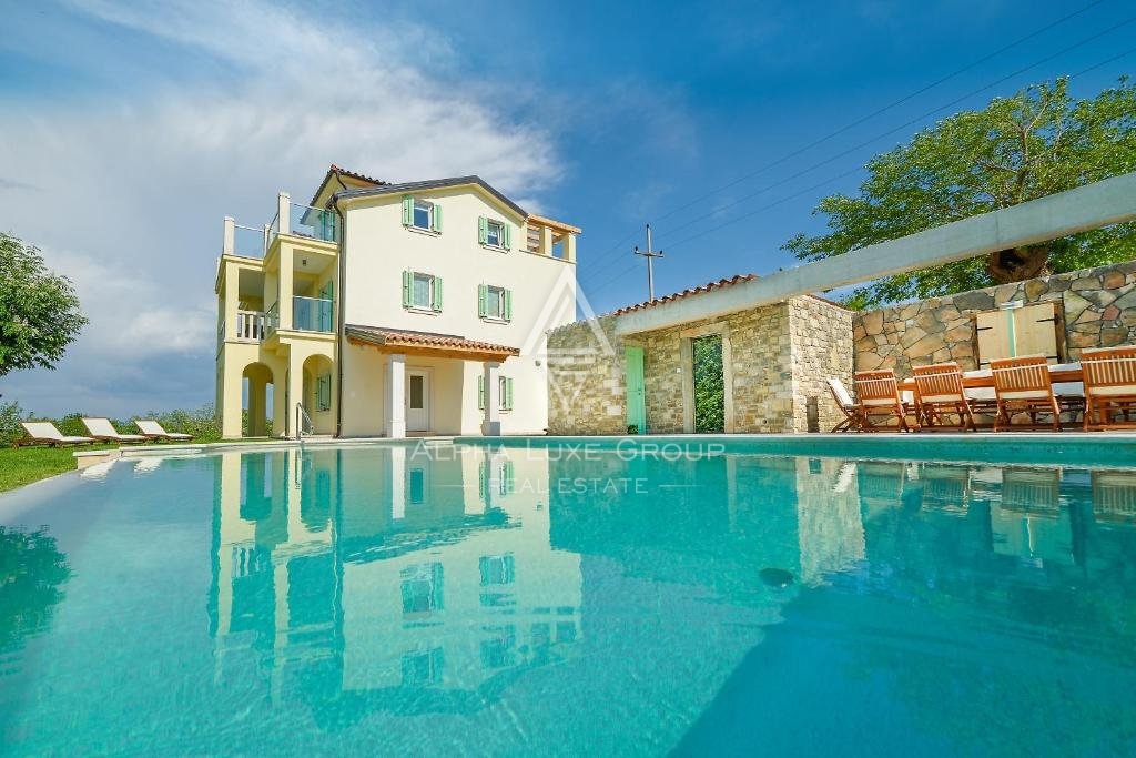 Očarljiva Vila z bazenom in očarljivim razgledom, Istra, Motovun