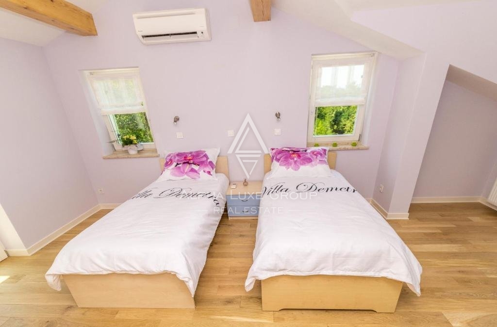 Očarljiva Vila z bazenom in očarljivim razgledom, Istra, Motovun