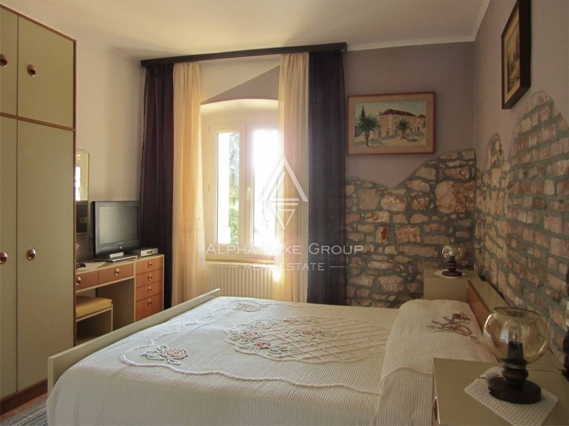 Istrska kamnita hiša s čudovitim vrtom, locirana prva vrsta do morja, Umag, ISTRA
