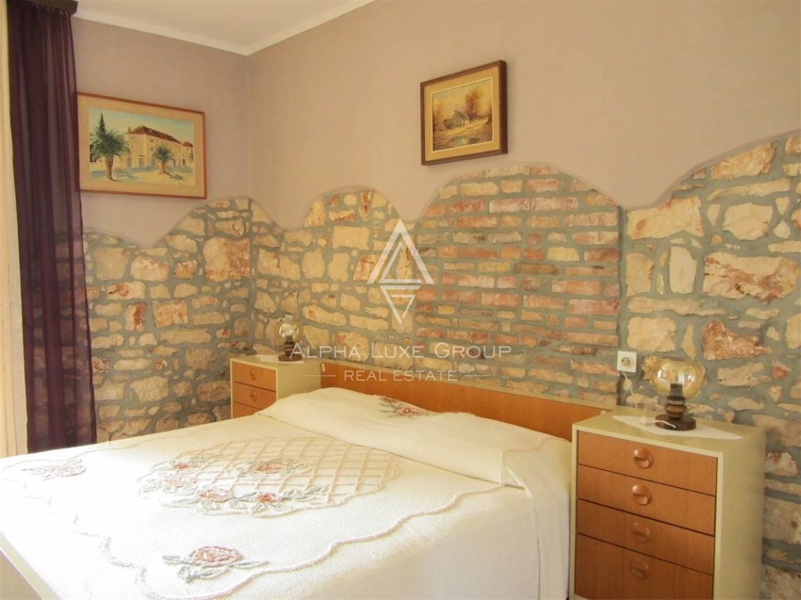 Istrska kamnita hiša s čudovitim vrtom, locirana prva vrsta do morja, Umag, ISTRA