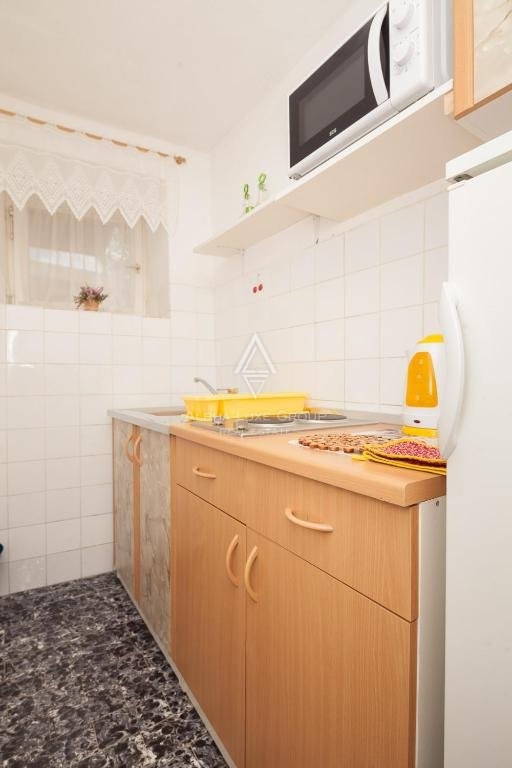 Hiša s štirimi stanovanjskimi enotami ob morju, Istra, Medulin