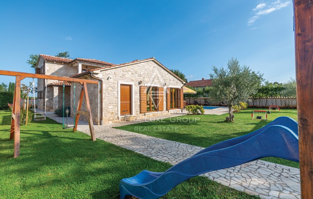 Kamnita vila z urejenim vrtom in bazenom, Istra, Marčana
