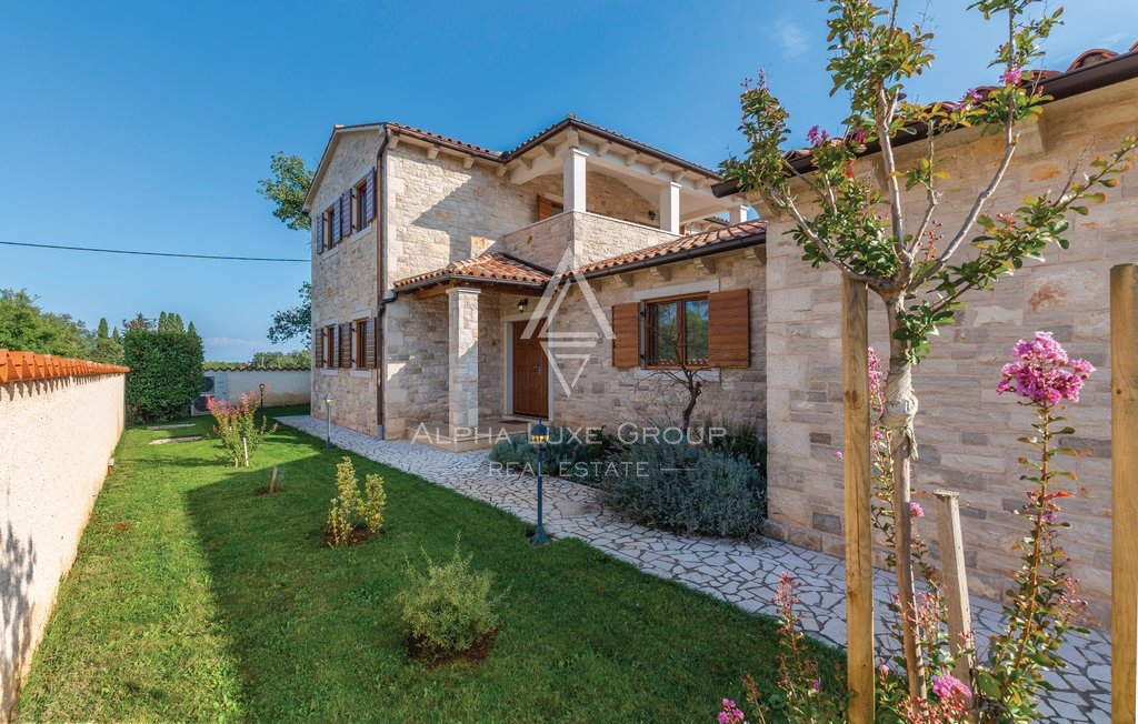 Kamnita vila z urejenim vrtom in bazenom, Istra, Marčana
