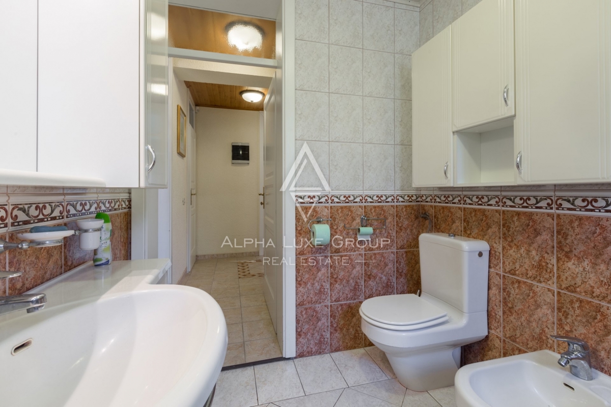 ALPHA LUXE GROUP, Prodamo prostorno vilo v bližini Poreča, panoramski pogled na morje.