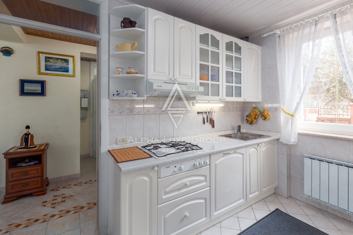 ALPHA LUXE GROUP, Prodamo prostorno vilo v bližini Poreča, panoramski pogled na morje.