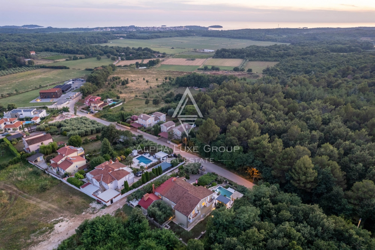 ALPHA LUXE GROUP, Prodamo prostorno vilo v bližini Poreča, panoramski pogled na morje.