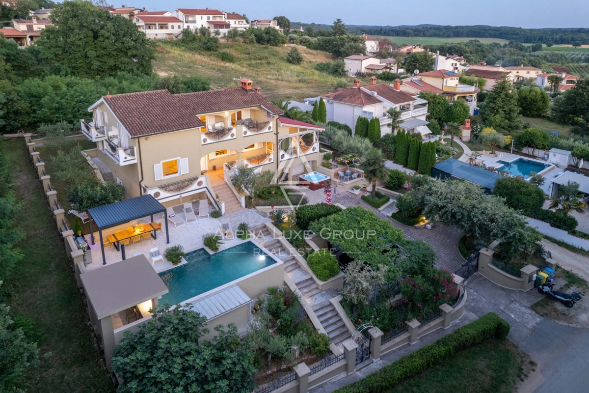 ALPHA LUXE GROUP, Prodamo prostorno vilo v bližini Poreča, panoramski pogled na morje.