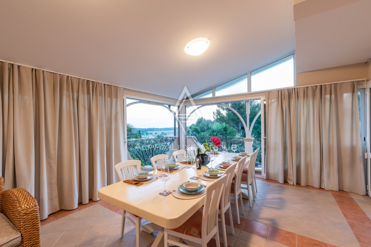 ALPHA LUXE GROUP, Prodamo prostorno vilo v bližini Poreča, panoramski pogled na morje.