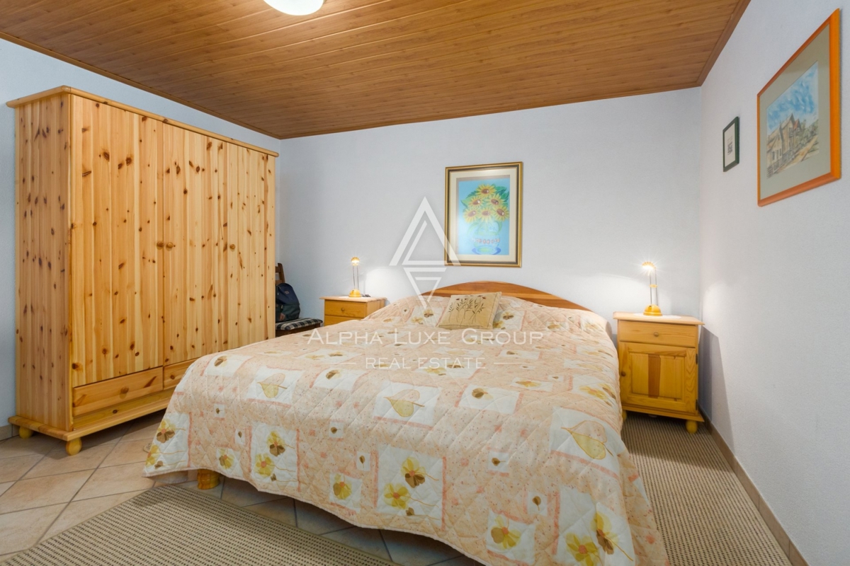 ALPHA LUXE GROUP, Prodamo prostorno vilo v bližini Poreča, panoramski pogled na morje.