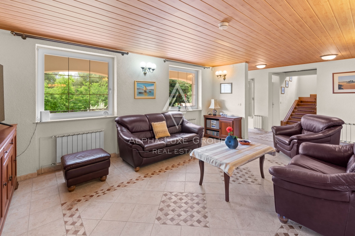 ALPHA LUXE GROUP, Prodamo prostorno vilo v bližini Poreča, panoramski pogled na morje.