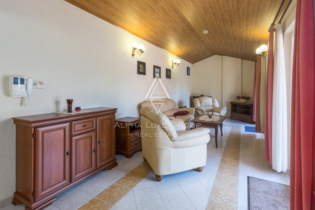 ALPHA LUXE GROUP, Prodamo prostorno vilo v bližini Poreča, panoramski pogled na morje.