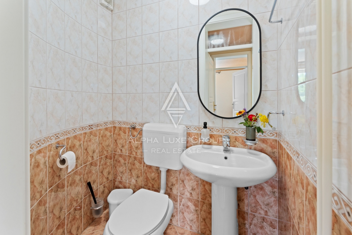 ALPHA LUXE GROUP, Prodamo prostorno vilo v bližini Poreča, panoramski pogled na morje.