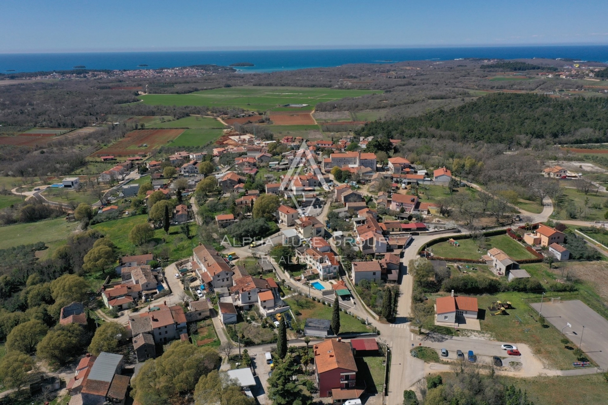 ALPHA LUXE GROUP, Prodamo prostorno vilo v bližini Poreča, panoramski pogled na morje.