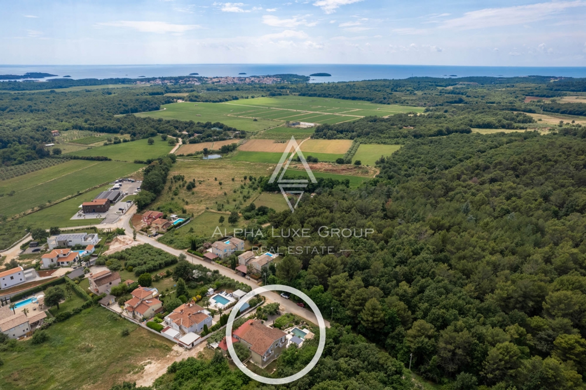 ALPHA LUXE GROUP, Prodamo prostorno vilo v bližini Poreča, panoramski pogled na morje.