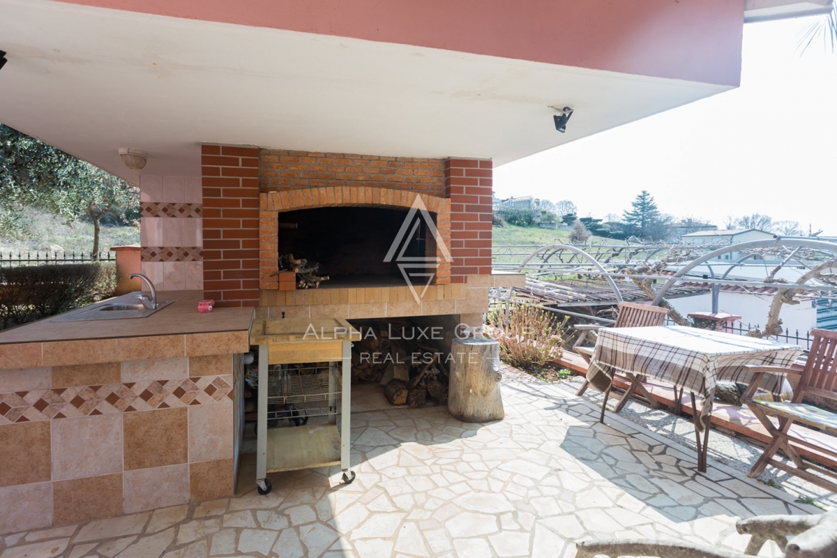 ALPHA LUXE GROUP, Prodamo prostorno vilo v bližini Poreča, panoramski pogled na morje.