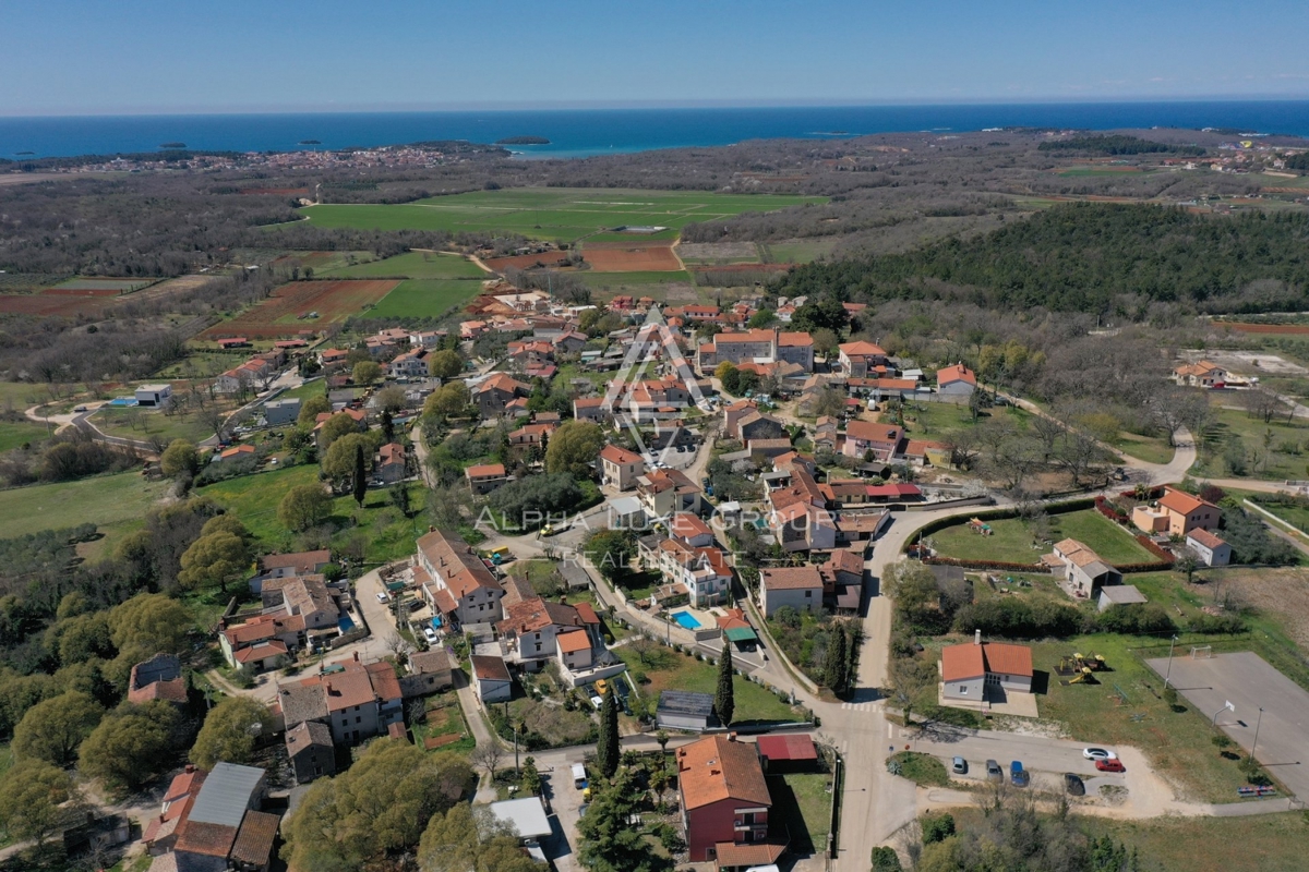 ALPHA LUXE GROUP, Prodamo prostorno vilo v bližini Poreča, panoramski pogled na morje.