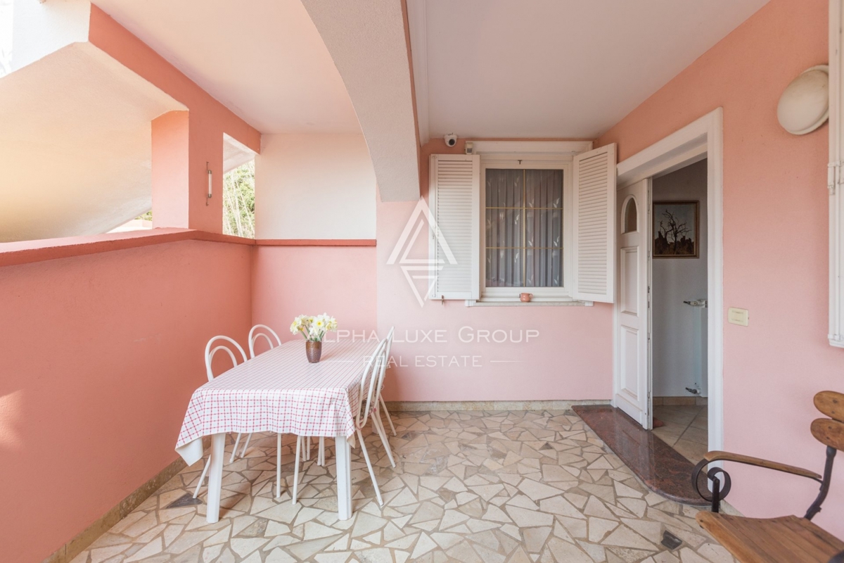 ALPHA LUXE GROUP, Prodamo prostorno vilo v bližini Poreča, panoramski pogled na morje.