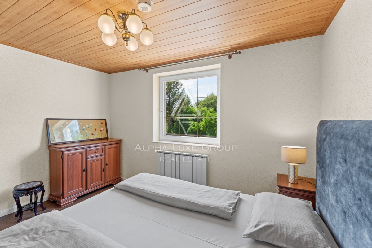 ALPHA LUXE GROUP, Prodamo prostorno vilo v bližini Poreča, panoramski pogled na morje.