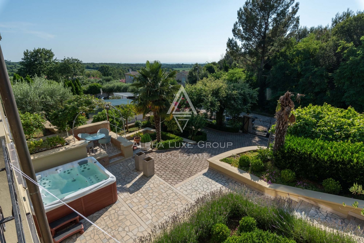 ALPHA LUXE GROUP, Prodamo prostorno vilo v bližini Poreča, panoramski pogled na morje.