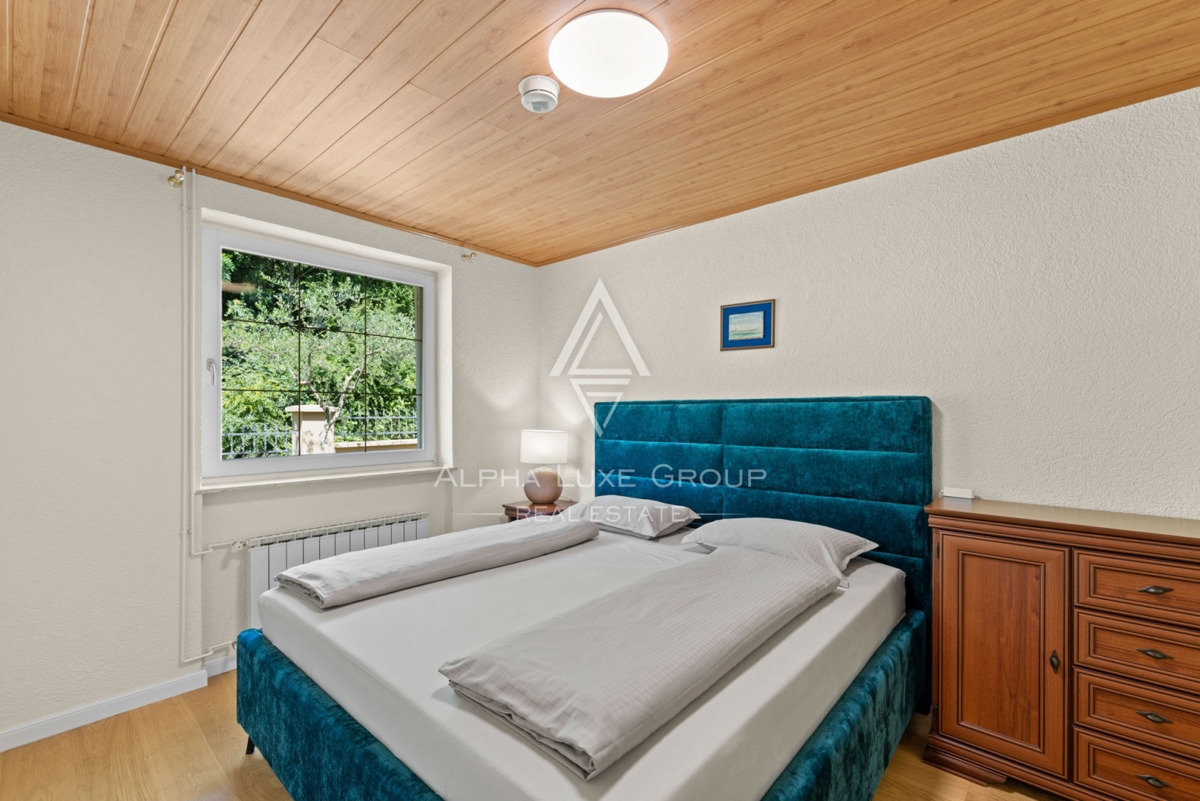 ALPHA LUXE GROUP, Prodamo prostorno vilo v bližini Poreča, panoramski pogled na morje.