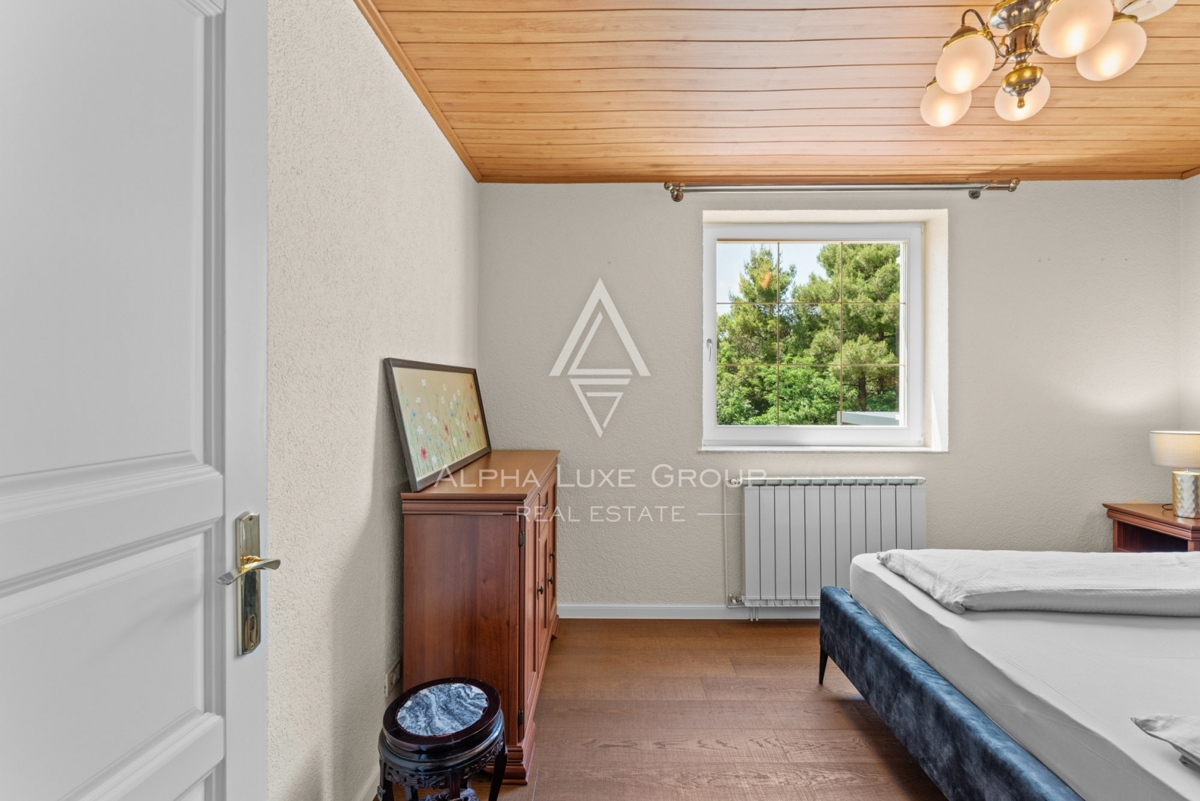 ALPHA LUXE GROUP, Prodamo prostorno vilo v bližini Poreča, panoramski pogled na morje.