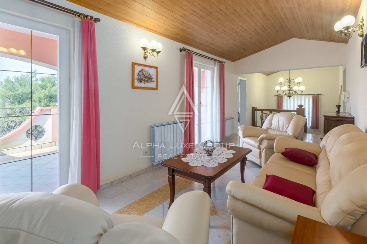 ALPHA LUXE GROUP, Prodamo prostorno vilo v bližini Poreča, panoramski pogled na morje.