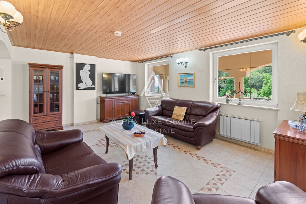 ALPHA LUXE GROUP, Prodamo prostorno vilo v bližini Poreča, panoramski pogled na morje.